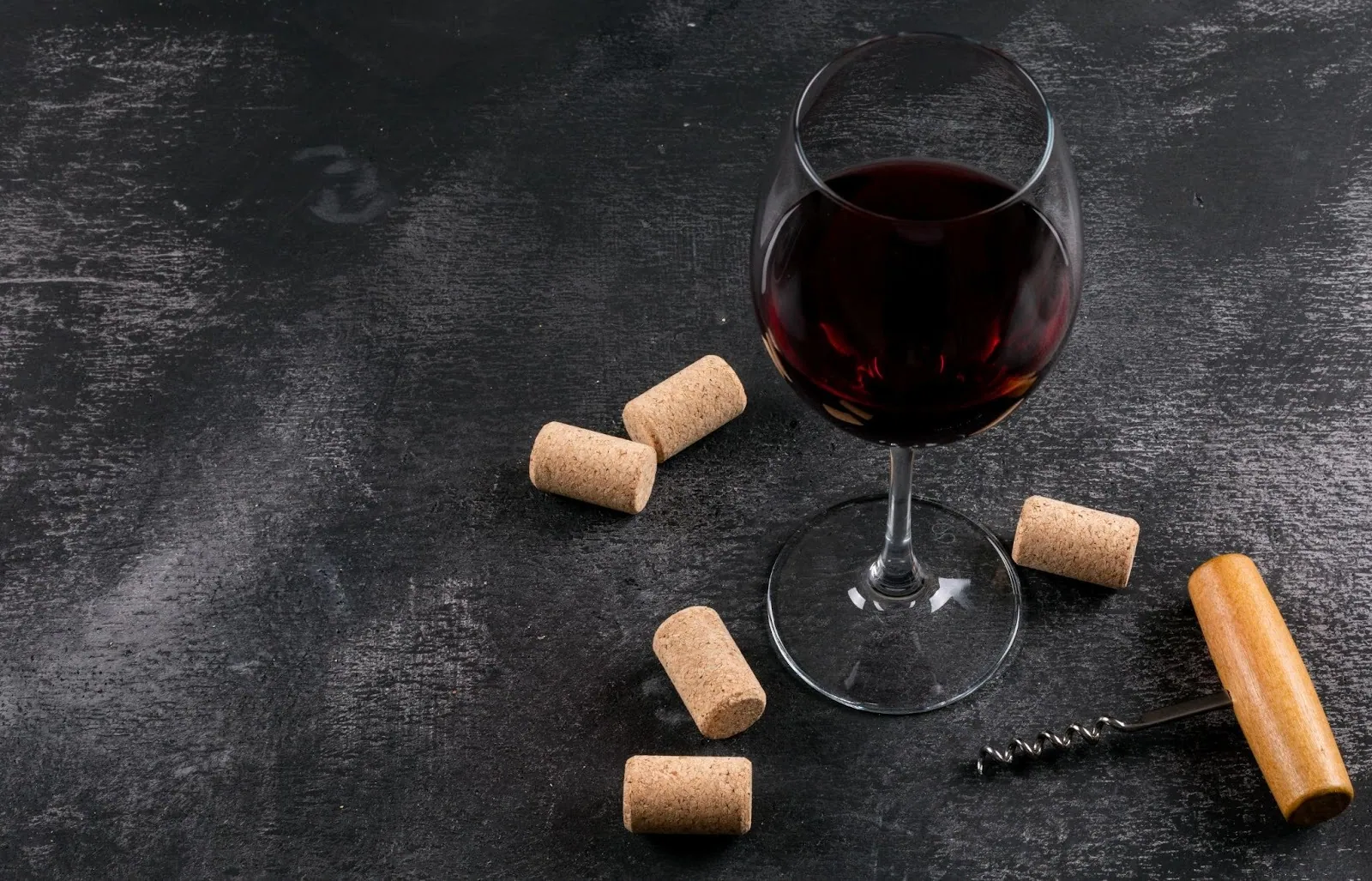 Cum îți dai seama în 3 secunde dacă un vin este prost, fără să-l guști
