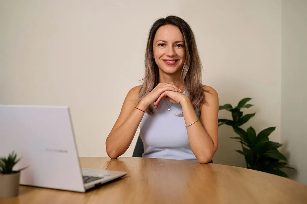 Terapia online: cum funcționează și pentru cine este potrivită