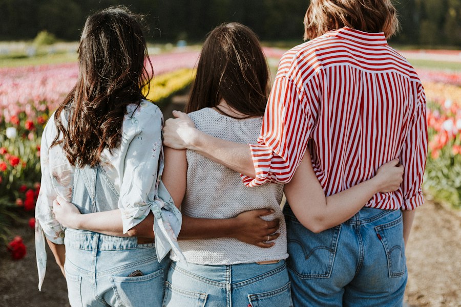 Photo maintaining friendships